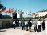 Flaggenparade der teilnehmenden Nationen
