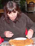 ... Gudrun mit dem Schattenburgschnitzel ...