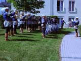 Fanfare avant la maison de retraite