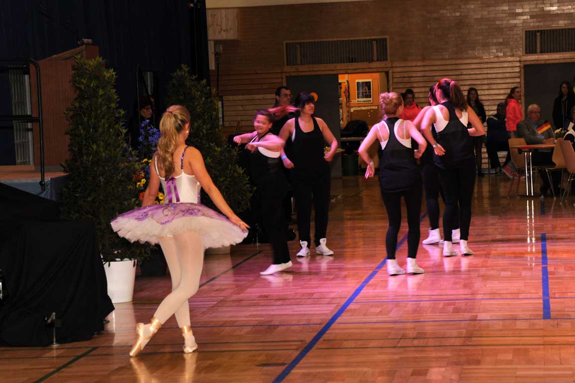 Tanzauff�hrung in der Jahnhalle