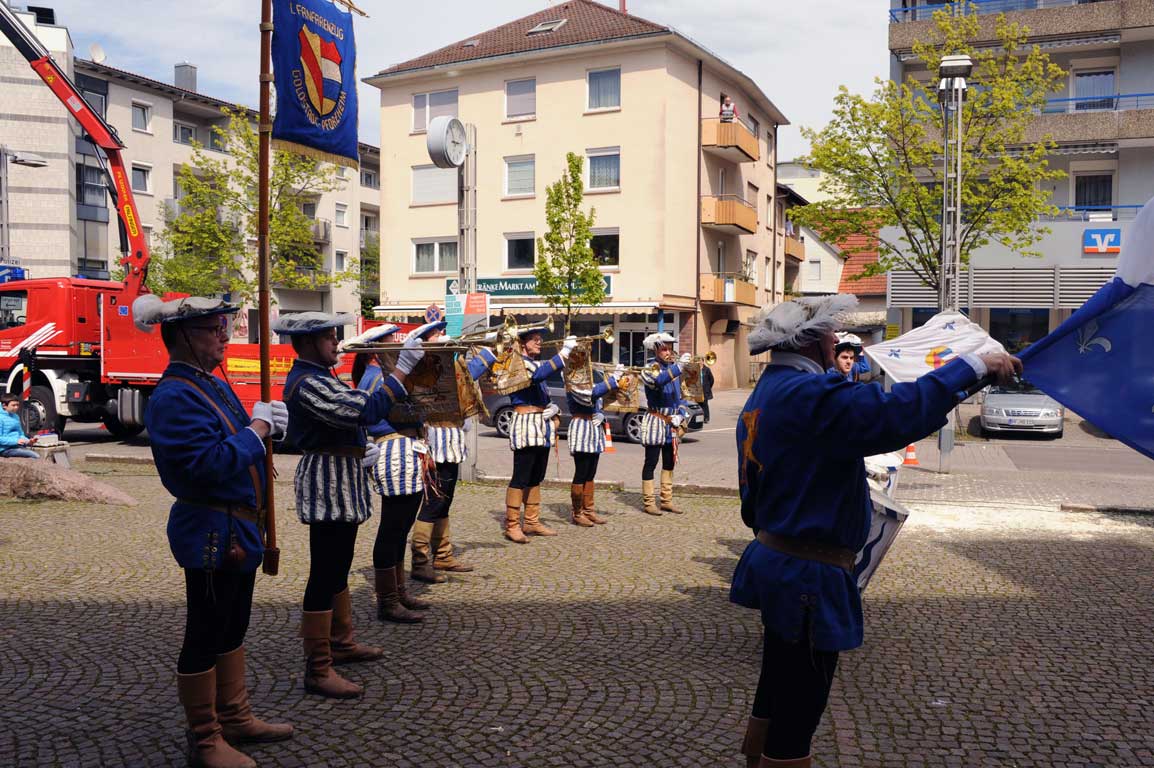 Einmarsch auf den Waisenhausplatz