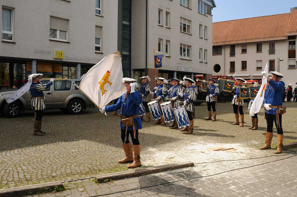 Einmarsch auf den Waisenhausplatz