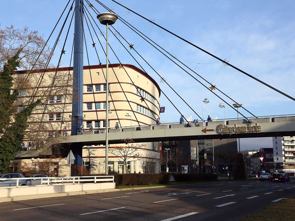 Einmarsch auf den Waisenhausplatz