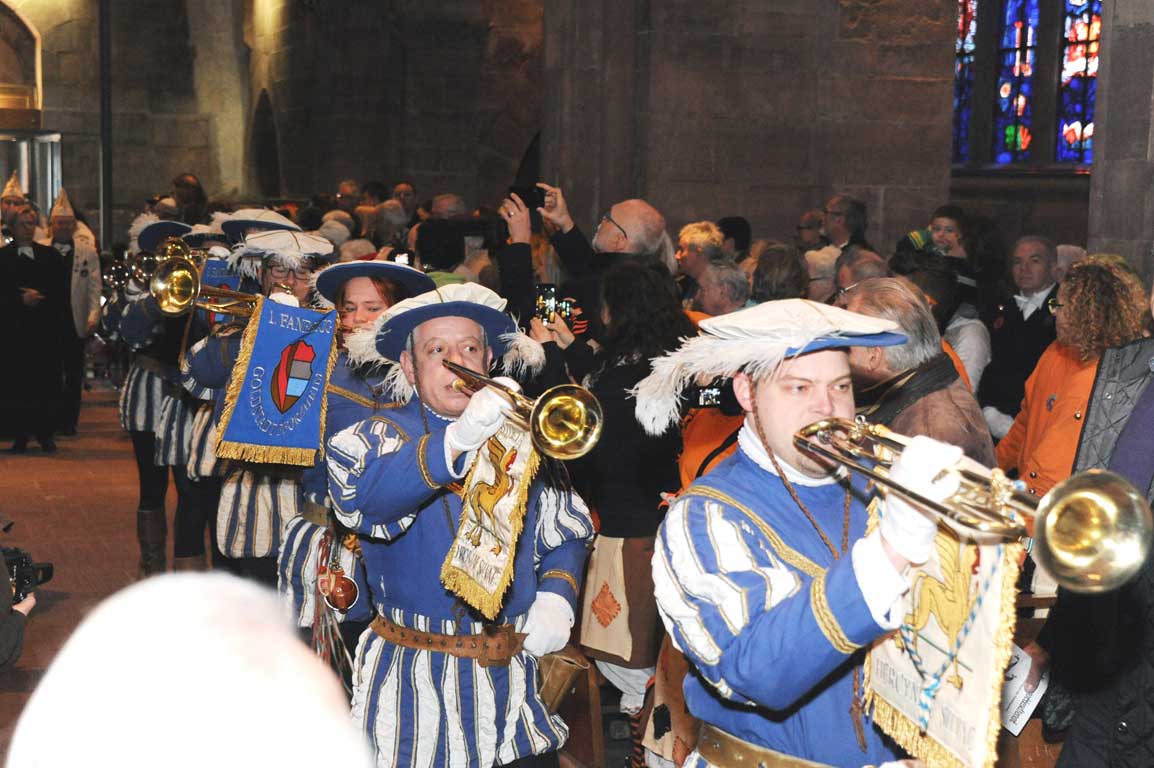 Goldstadtfanfaren beim Einzug in die Pforzheimer Schlosskirche